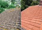 Détail avant / après nettoyage de tuiles en terre cuite