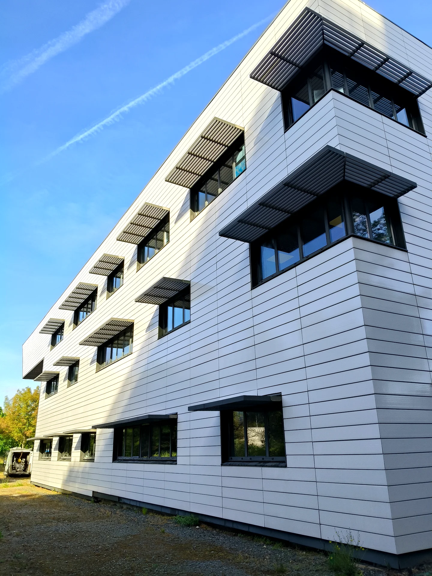 Bardage d'immeuble de bureaux avant / après nettoyage